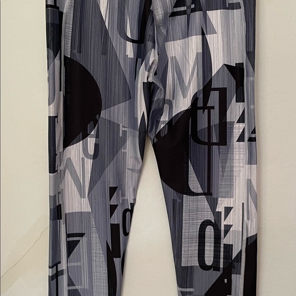 Fabletics by Demi Lovato - Picture 2 of 10